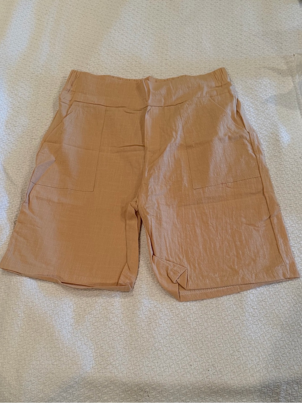 Women’s Relaxed Linen Shorts in Light Khaki